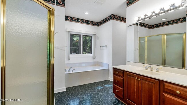 Building Photo - 11 Whisper Lake Dr