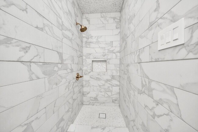 Building Photo - Luxury Living Meets Modern Elegance in the Heart of Houston