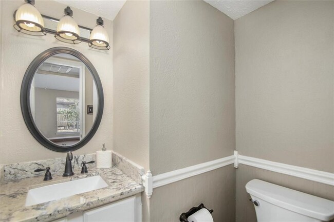 Building Photo - 2815 Parkwood Manor Dr