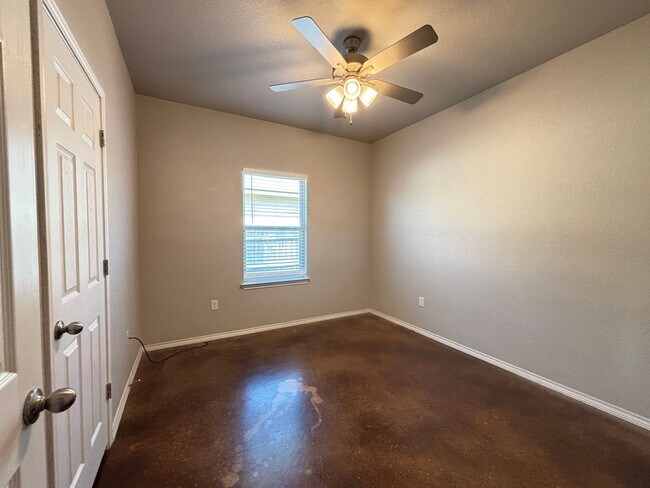 Building Photo - Luxury Duplex in Seguin with 3-bed, 2-bath...