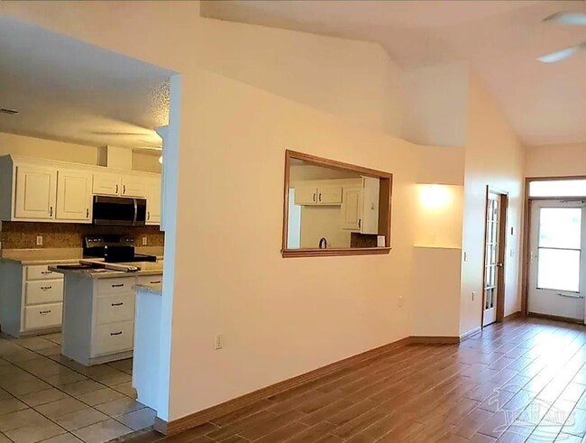 Building Photo - 1007 W Government St