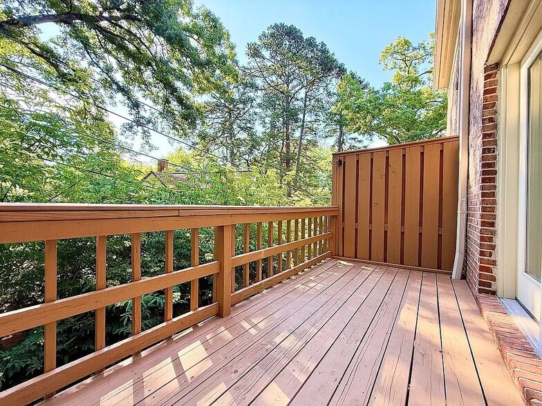 Building Photo - 4013 Heather Ct NW
