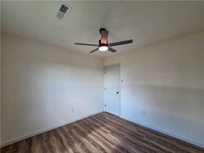 Building Photo - 412 W Swallow Cir