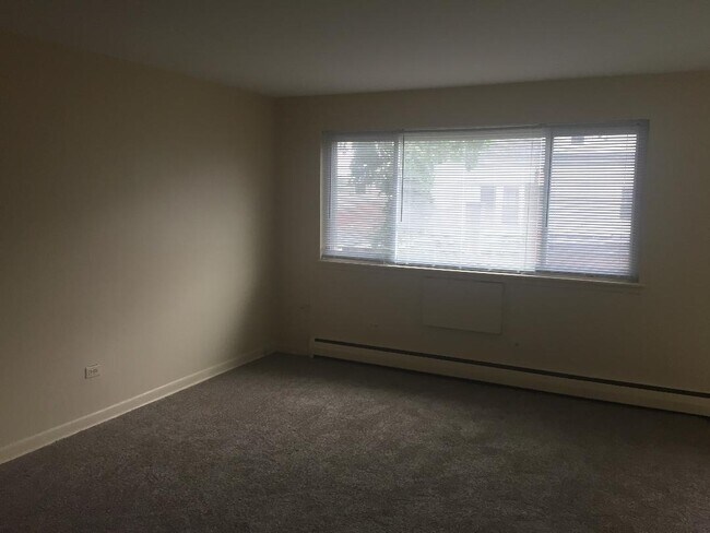 front room - 1248 S 51st Ct