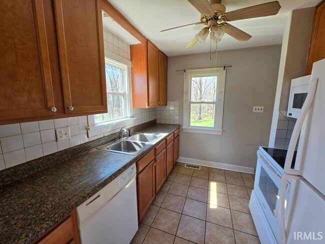 Building Photo - 1821 IN-26