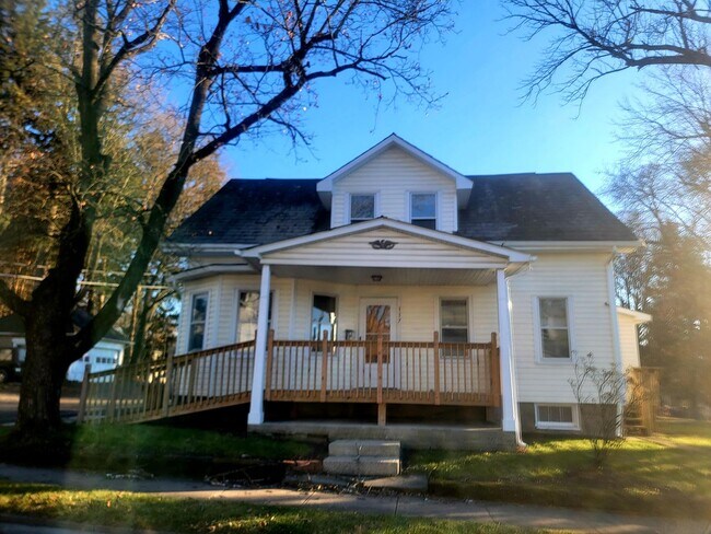 Primary Photo - 4 bedroom House in East Stroudsburg Borough!