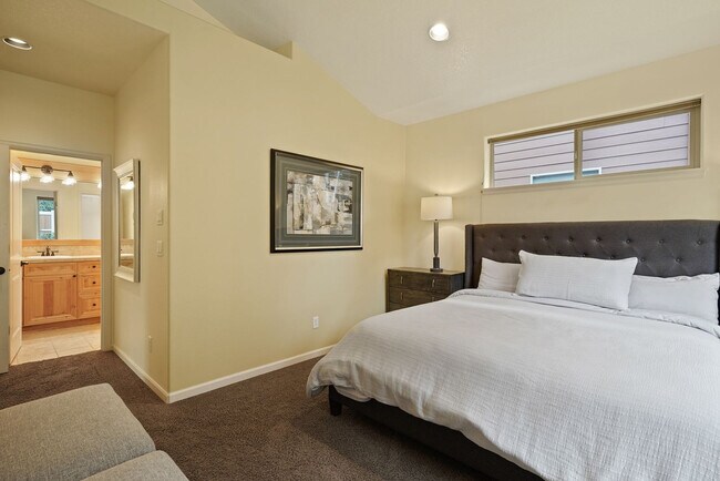 Building Photo - 20482 Jacklight Ln