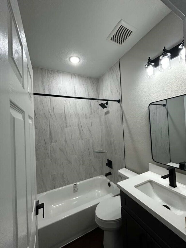 Building Photo - 704 Avenue I