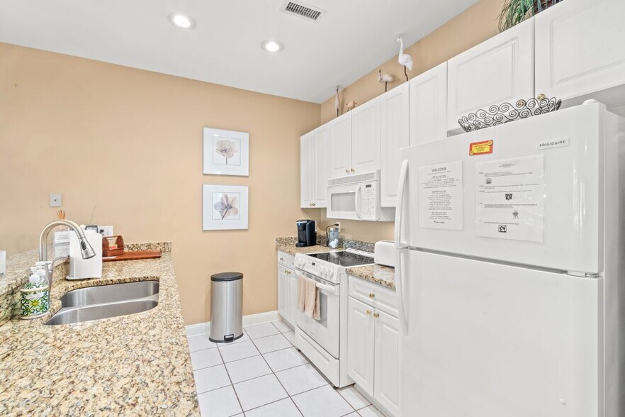 Building Photo - 141-14112 12 Oaks Dr