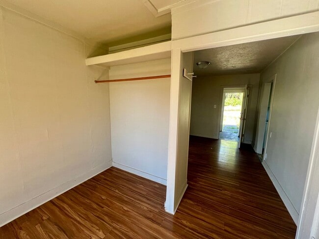 Building Photo - 1 Bed, 1 Bath House