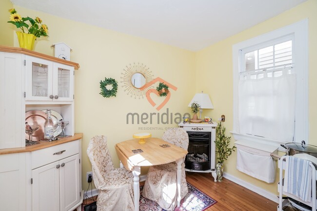 Building Photo - 1 bed / 1 bath ~ Fully Furnished