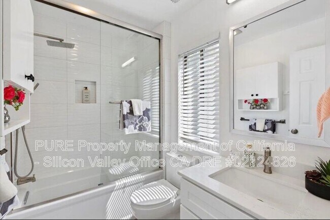 Building Photo - 451 Alberto Way