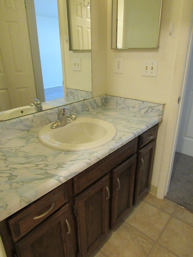 Building Photo - 3 bedroom condo in ARVADA
