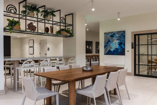 Building Photo - 225 N Miami Ave