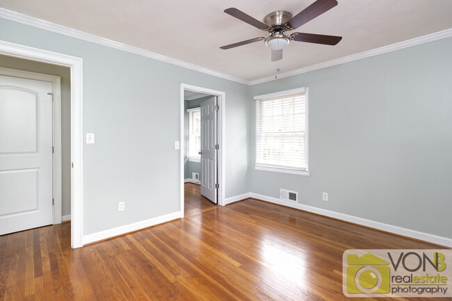 Building Photo - 648 Montclair Dr