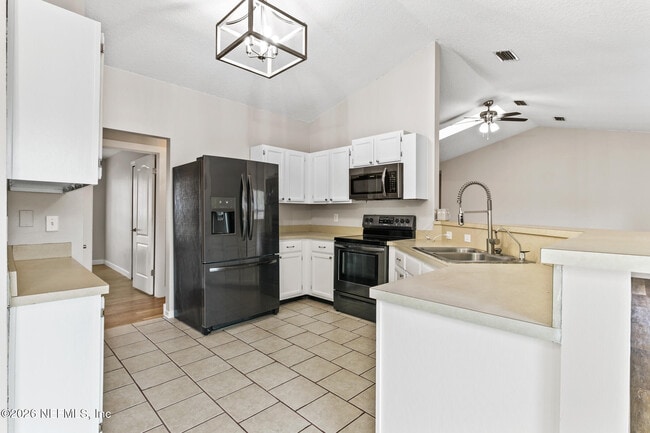 Building Photo - 13335 Currituck Dr N