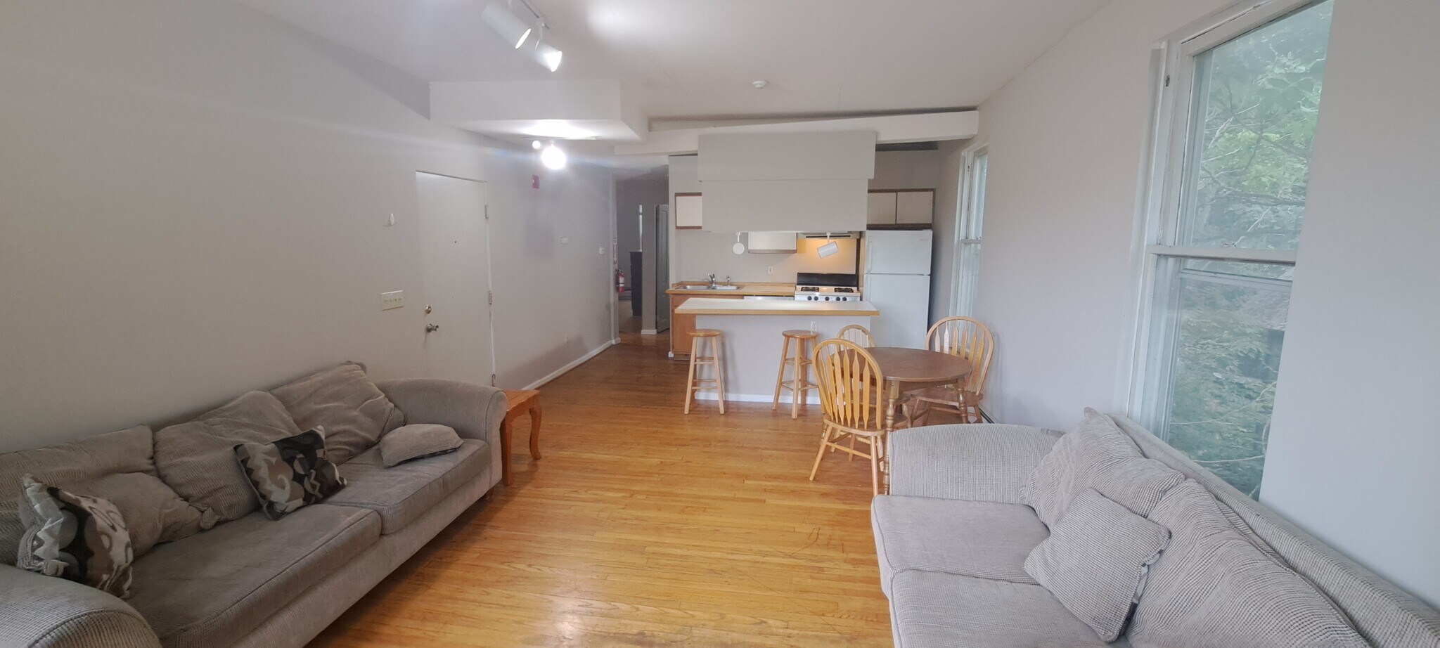 Building Photo - 119 Stewart Ave