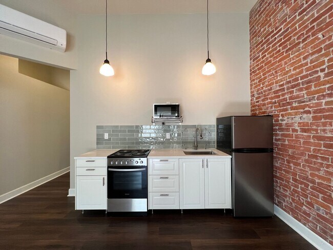 Building Photo - Modern Living with a Touch of Historic Charm