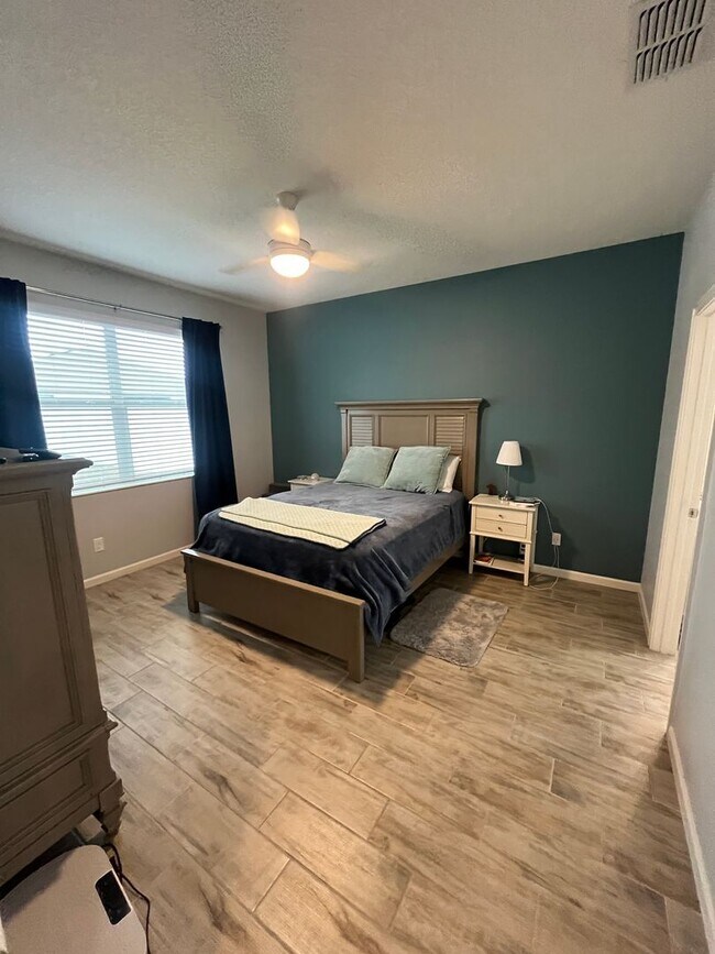 Building Photo - 887 Lady Bird Ln