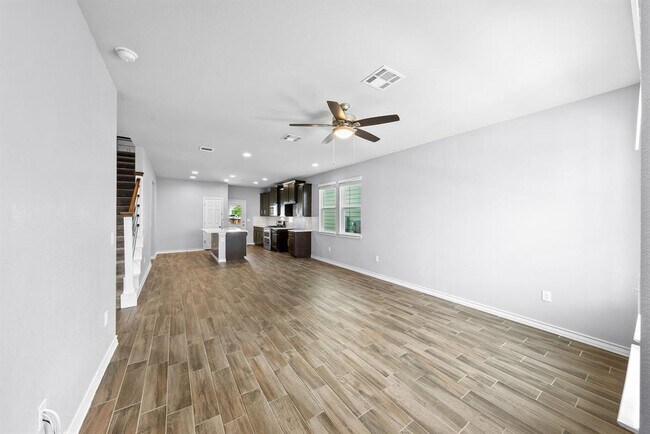 Building Photo - 5002 Plum Peach Bend