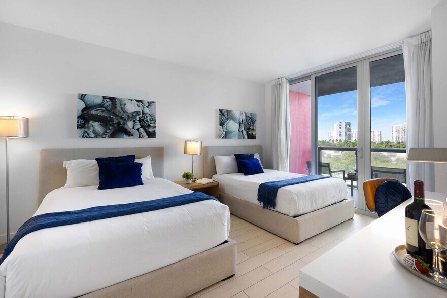 Building Photo - 2602 E Hallandale Beach Blvd