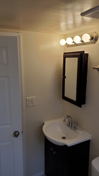 Building Photo - 7700 Arehart Dr