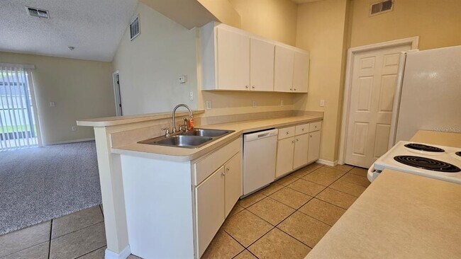 Building Photo - 10368 Lansfield St