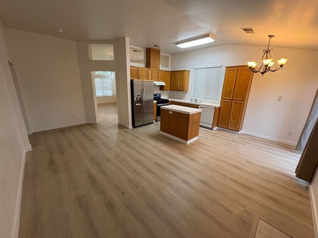 Building Photo - Beautiful 3 Bedroom, 2 Bath Single Story Oakley Home