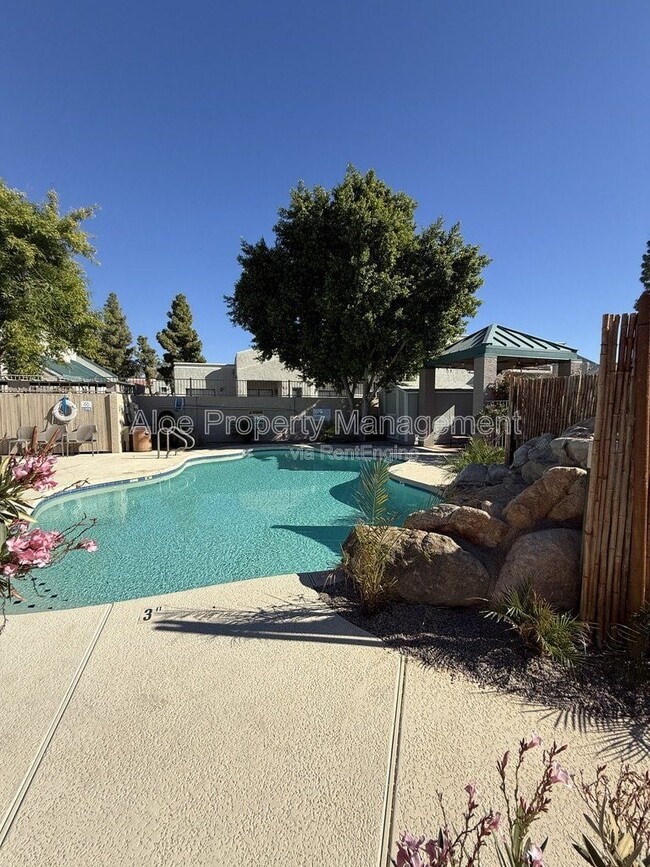 Building Photo - 2027 E University Dr