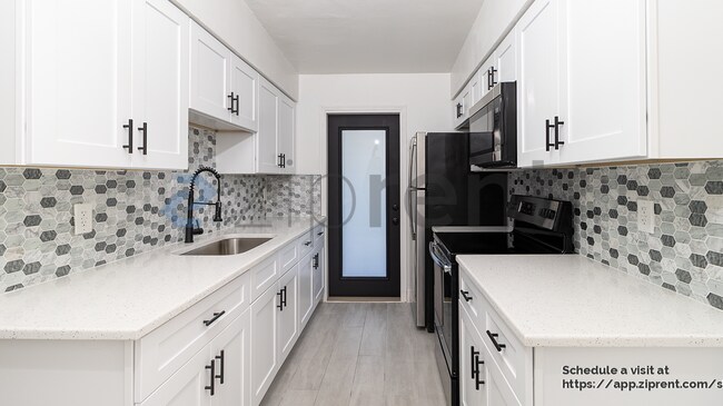 Building Photo - 1105 E South St