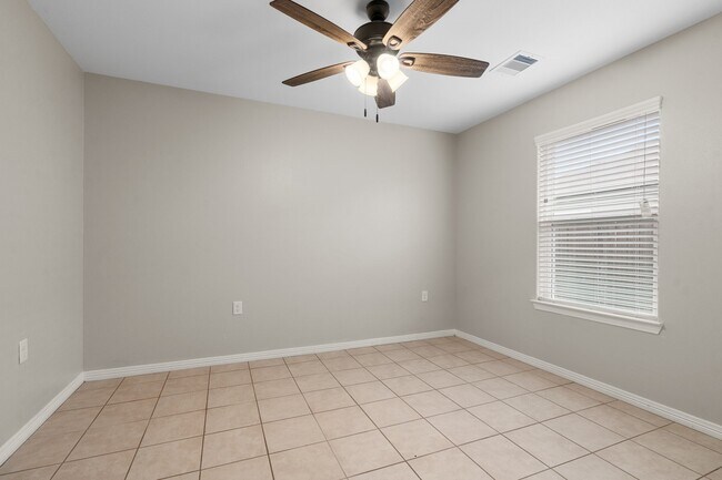 Building Photo - 119 S Bend Ct