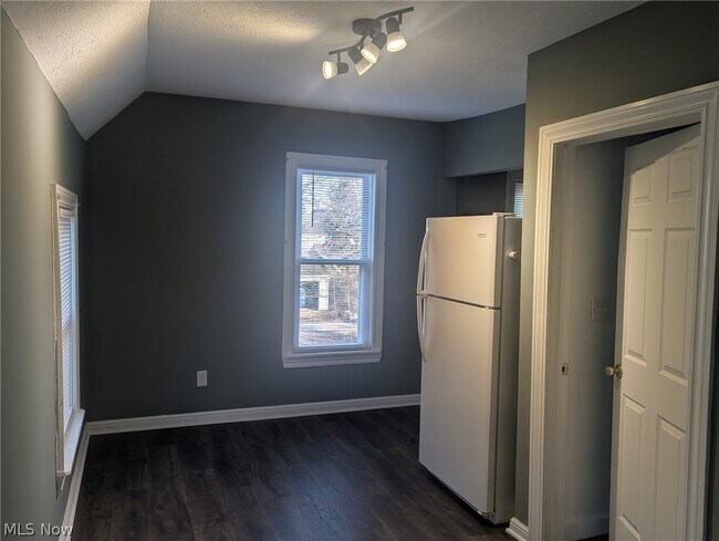 Building Photo - 11750 Peckham Ave