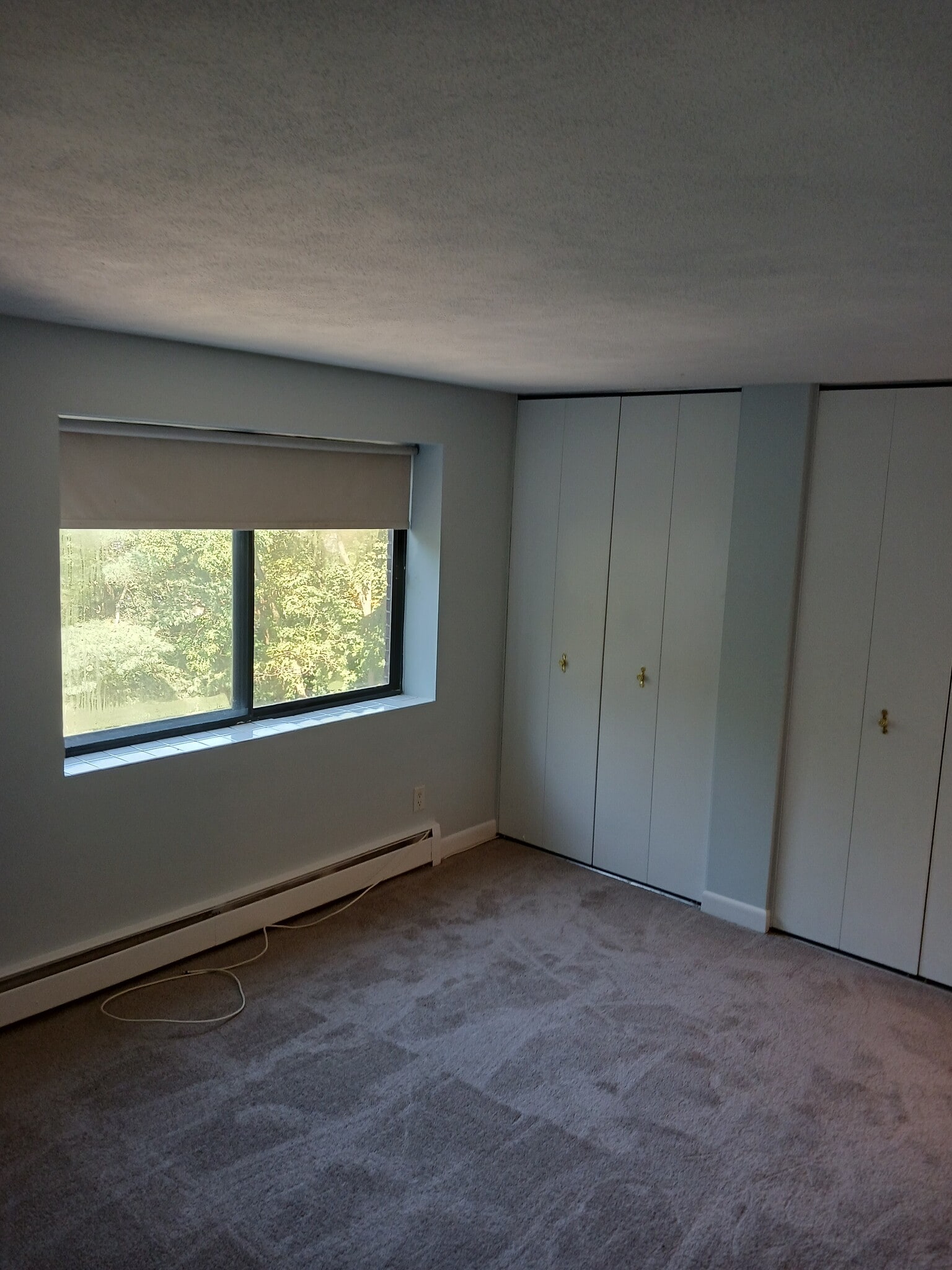 Master bedroom with double closets - 27 North St