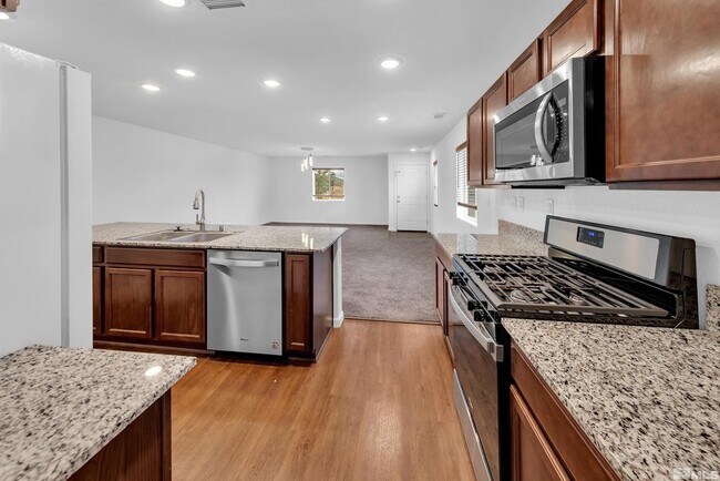 Building Photo - 698 Valmy Dr