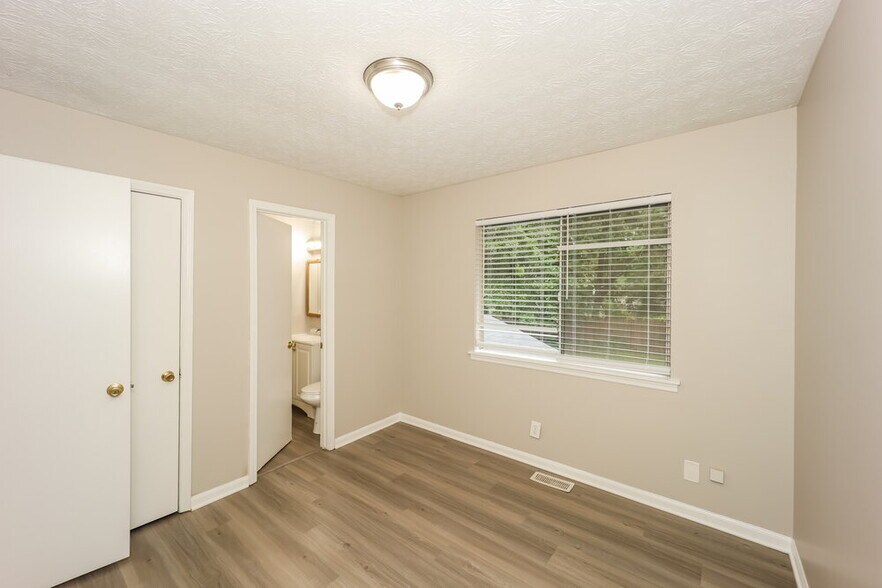 Building Photo - 9036 Sterling Ridge Ln