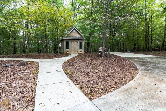 Building Photo - 1325 Mineral Springs Rd