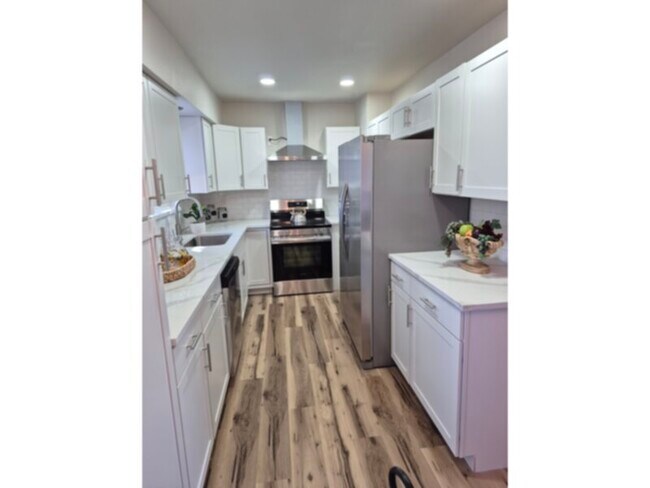 Building Photo - Single Family Home