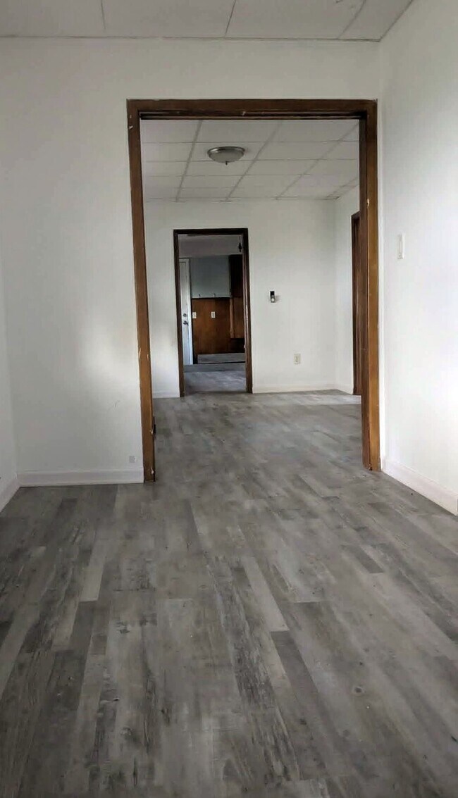 Building Photo - 1260 W 67th St
