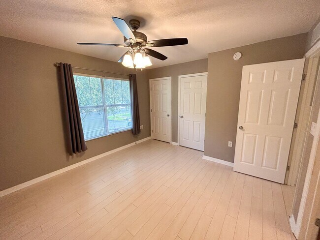 Building Photo - Hailey Gardens #125