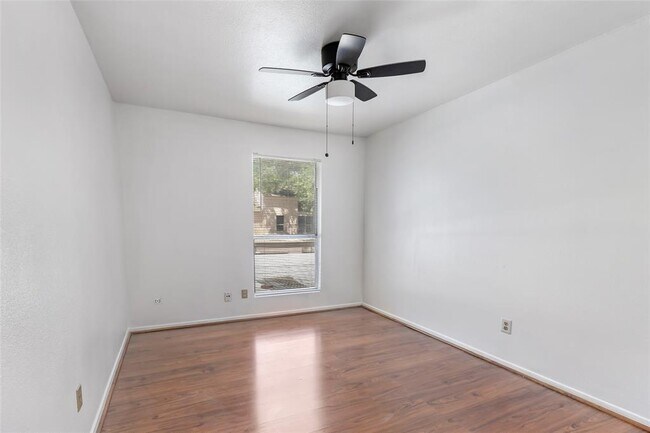 Building Photo - 5869 Sampley Way