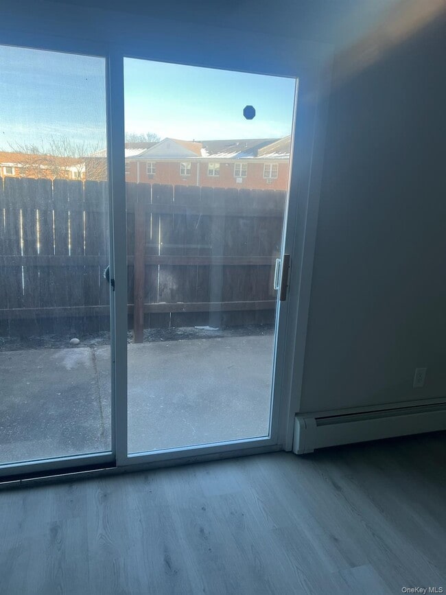 Building Photo - 460 Old Town Rd