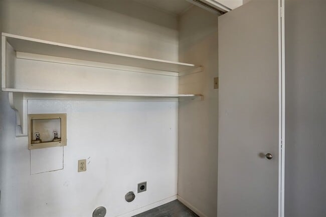 Building Photo - 2 bedroom, 2 bathroom condo for rent in Mo...