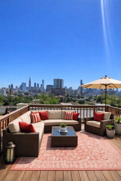 Building Photo - 736 N Throop St