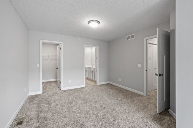 Building Photo - 15008 Ahena Curv