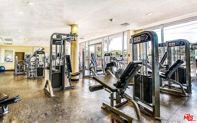 Building Photo - 629 Traction Ave