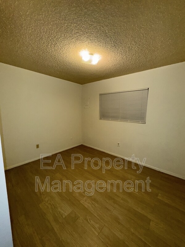 Building Photo - 1212 Chelwood Park Blvd NE