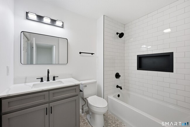 Building Photo - 70 Victoria Ct