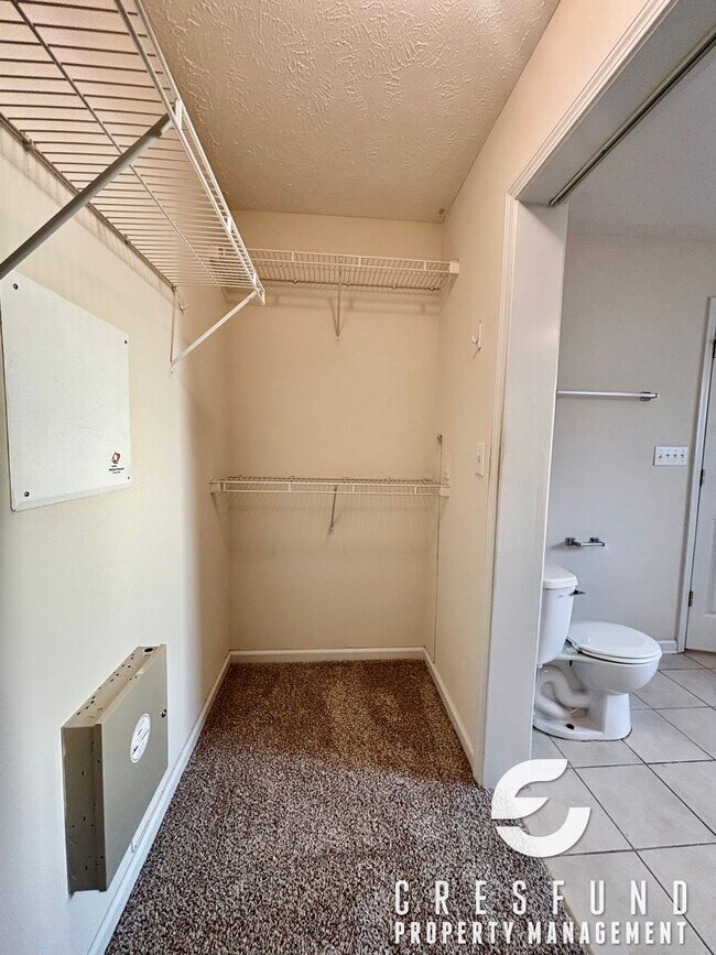 Building Photo - 2 Bed, 2 Bath - BRAND NEW CARPET!!! READY FOR MOVE IN TODAY!