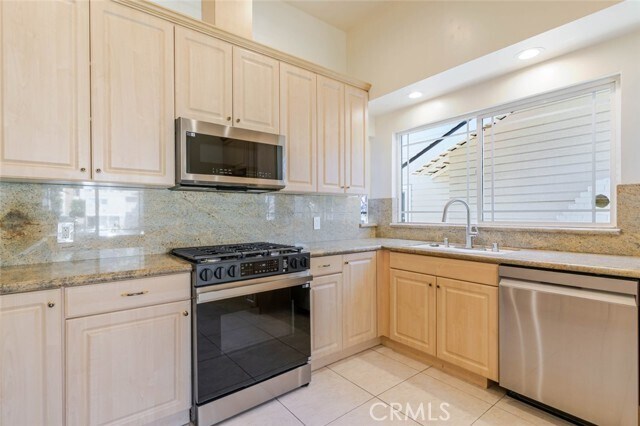 Building Photo - 320 E Dryden St