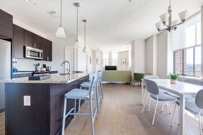 Building Photo - 10 Light St